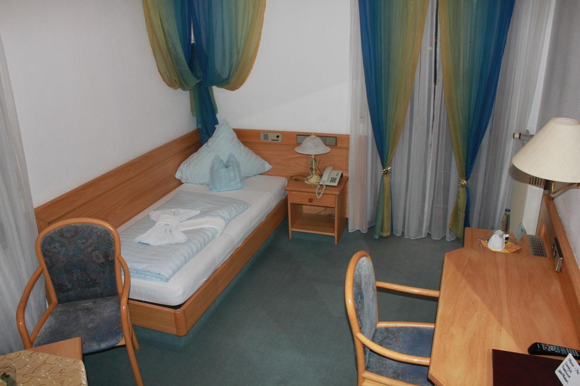 Landgasthaus & Hotel Kurfer Hof Bad Endorf Room photo